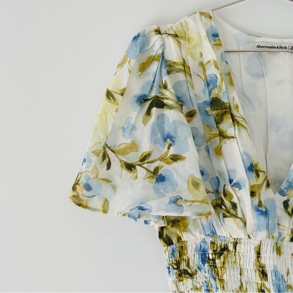 Abercrombie & Fitch Flutter Sleeve Smocked Waist Top Size M. Spring Floral - Picture 4 of 7